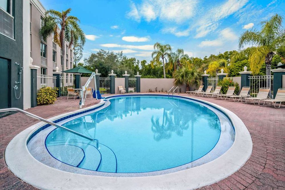 LA QUINTA INN & SUITES BY WYNDHAM NAPLES DOWNTOWN - Updated May 2026