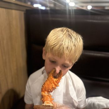 Crafty Crab of Mobile - Giant crab squeezing Cooper's nose! - Seafood Near Me - Mobile, Alabama