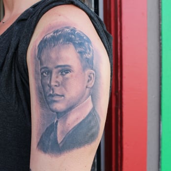 Shipwrecked Ink Studio - portrait tattoo by Omar. Instagram:@FukingOmar - Tattoo Near Me - Sunset Beach, California Shipwrecked Ink Studio - portrait tattoo by Omar. Instagram:@FukingOmar - Tattoo Near Me - Sunset Beach, California