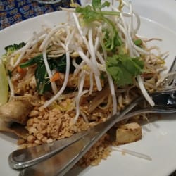 Kinnaree Thai Restaurant - Vegetable pad thai