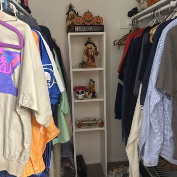 Champion Oaks - Closet - Apartments Near Me - Houston, Texas Champion Oaks - Closet - Apartments Near Me - Houston, Texas