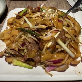 Mom Kitchen - Beef Chow Fun - Chinese Near Me - San Diego, California