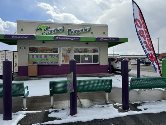 TROPICAL BUNGALOW - Updated August 2024 - 5138 Eastgate Plaza