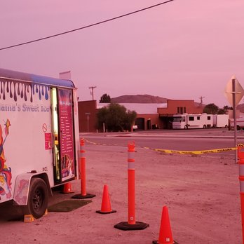 Mama's Sweet Ice - a truck parked in a parking lot - Coffee & Tea Near Me Mama's Sweet Ice - a truck parked in a parking lot - Coffee & Tea Near Me