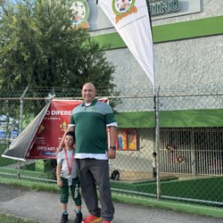 Instituto Desarrollo del Niño - El presidente el Sr. Ramón López junto a su nieto en Familia!