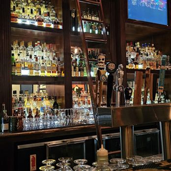 Magnums Speakeasy Cigar Bar