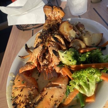 Hurricane Harry's Island Vibes - Whole lobster - Seafood Near Me - Freeport, New York