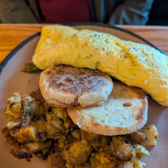 Bayside American Cafe - Omelette with spinach, goat cheese, tempeh, mushrooms, English muffin and home fries. - Breakfast & Brunch Near Me - Portland, Maine Bayside American Cafe - Omelette with spinach, goat cheese, tempeh, mushrooms, English muffin and home fries. - Breakfast & Brunch Near Me - Portland, Maine