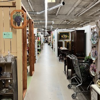 Big Peach Antique Mall - Antiques Near Me - Byron, Georgia Big Peach Antique Mall - Antiques Near Me - Byron, Georgia