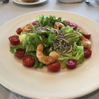 Marina Davila - Ensalada templada de gulas y gambas - Spanish Near Me - Vigo, PO