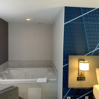 Comfort Inn - Jacuzzi - Hotels Near Me - Painesville, Ohio