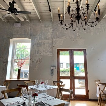 Lulu's - Dining room - Italian Near Me - Round Top, Texas