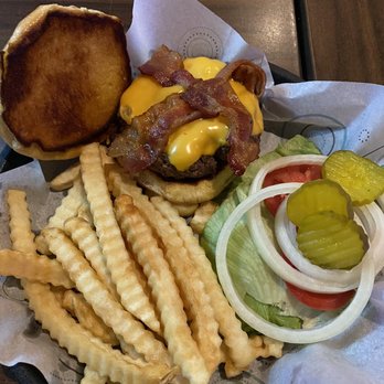 Vinny's Drive Bar - Bacon cheeseburger - New American Near Me - Indianapolis, Indiana