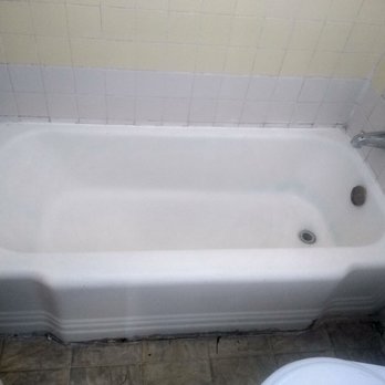 Studio Lodge Hotel - This is what the tub and walls looked like after I cleaned it. - Hotels Near Me - North Hollywood, California Studio Lodge Hotel - This is what the tub and walls looked like after I cleaned it. - Hotels Near Me - North Hollywood, California