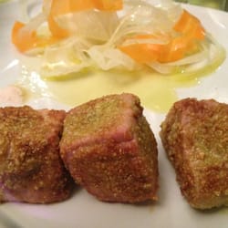 Vineria Champagneria Quartino Divino - Day's special: tuna in almonds and pistachios crust