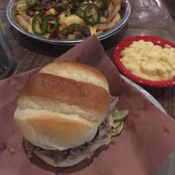 Doc's Smokehouse - Pull pork and Mac n cheese - Barbeque Near Me - Dyer, Indiana