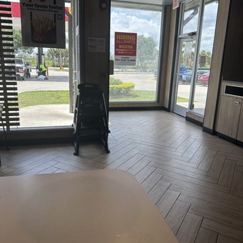 McDonald's - the entrance to the restaurant - Fast Food Near Me - Fort Pierce, Florida