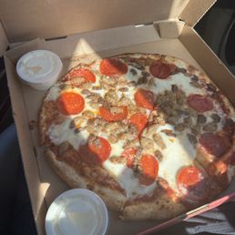 Mad dawg pizza ! Mad dawg pizza !