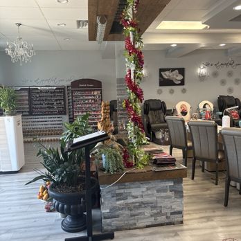 Fabulash Nails & Day Spa - Eyelash Service Near Me - Rocklin, California