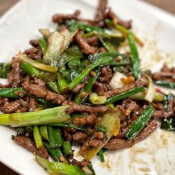 Q Town Asian Cuisine Inc 乡缘闽台海鲜 - B1 Beef with Chili Pepper