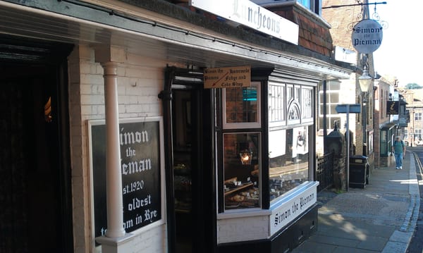 Simon The Pieman by null