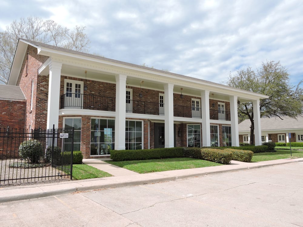 HOUSE OF CARPETS AND LIGHTING Updated August 2024 4344 Youree Dr