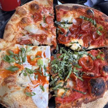 Mootz Pizzeria + Bar - Buffalo pizza  Bee sting  Uptown & Bronx - Pizza Near Me - Detroit, Michigan