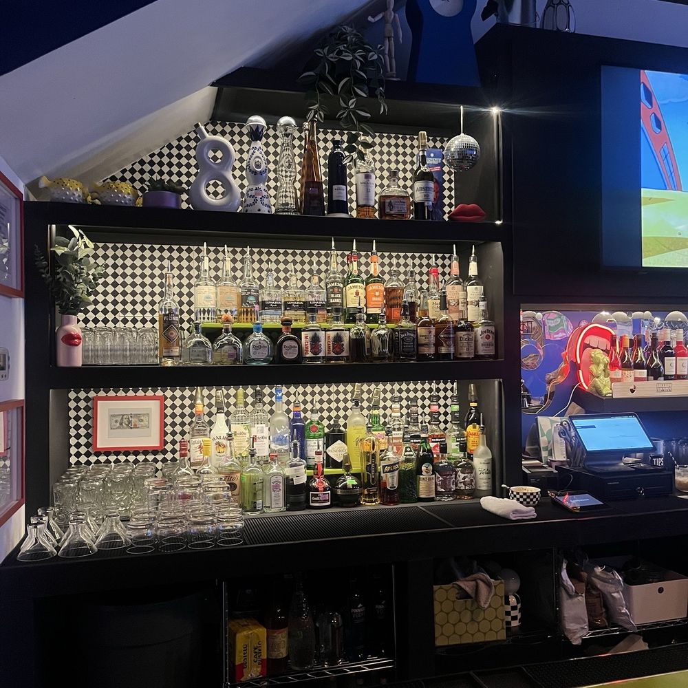 Gallery House - Bars Near Me - Charlotte, North Carolina