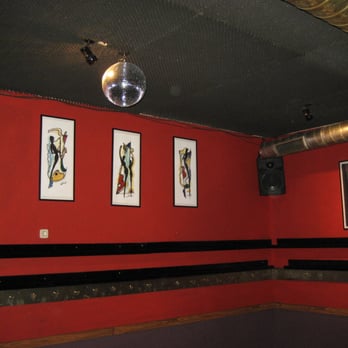 El Atril - VIsta del BAr - Gay Bars Near Me - Madrid, M