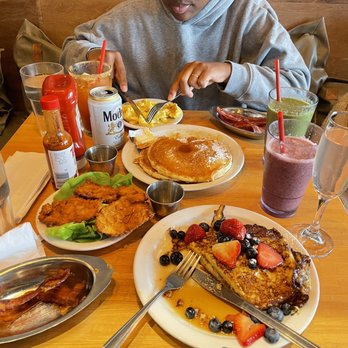 Fratelli Cafe - Croissant French Toast, Buttermilk Pancakes - Coffee & Tea Near Me - Los Angeles, California Fratelli Cafe - Croissant French Toast, Buttermilk Pancakes - Coffee & Tea Near Me - Los Angeles, California