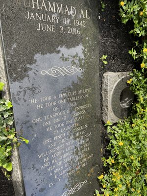 Grave of Colonel Harland Sanders by null