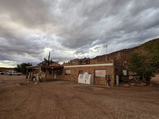 Cliff Dwellers Lodge by null