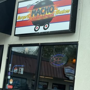 Macho Burgers - Store front - Burgers Near Me - Snohomish, Washington Macho Burgers - Store front - Burgers Near Me - Snohomish, Washington
