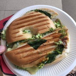 太平洋咖啡 - Mushroom, spinach, and egg white sandwich on a bagel