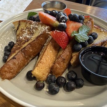 Poached Kitchen - French toast - Breakfast & Brunch Near Me - Irvine, California Poached Kitchen - French toast - Breakfast & Brunch Near Me - Irvine, California