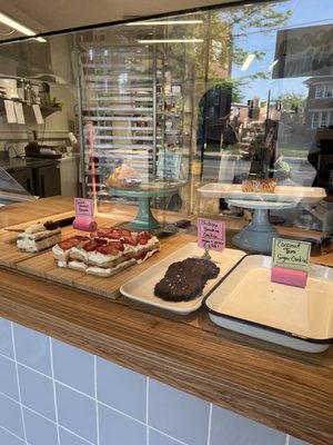 Moonmilk Ice Cream and Cake Club by null