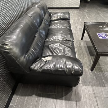 Planet Fitness - junk coach and table in black card spa - Gyms Near Me - Hesperia, California Planet Fitness - junk coach and table in black card spa - Gyms Near Me - Hesperia, California