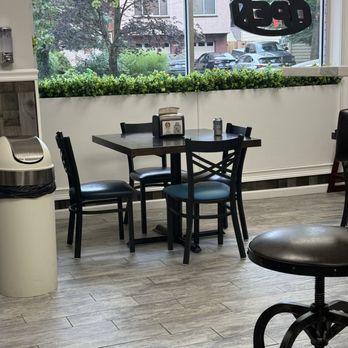 Big C’s Italian Grill - Table seating - Food Trucks Near Me - Scotch Plains, New Jersey