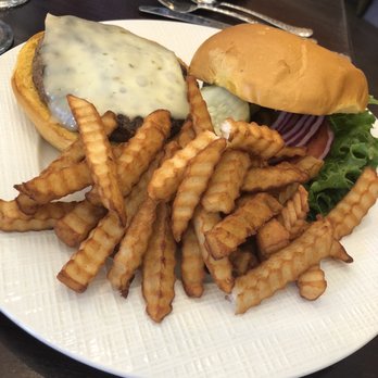 Cru Bistro - Sheraton Burger with Angus Beef - American Near Me - San Diego, California