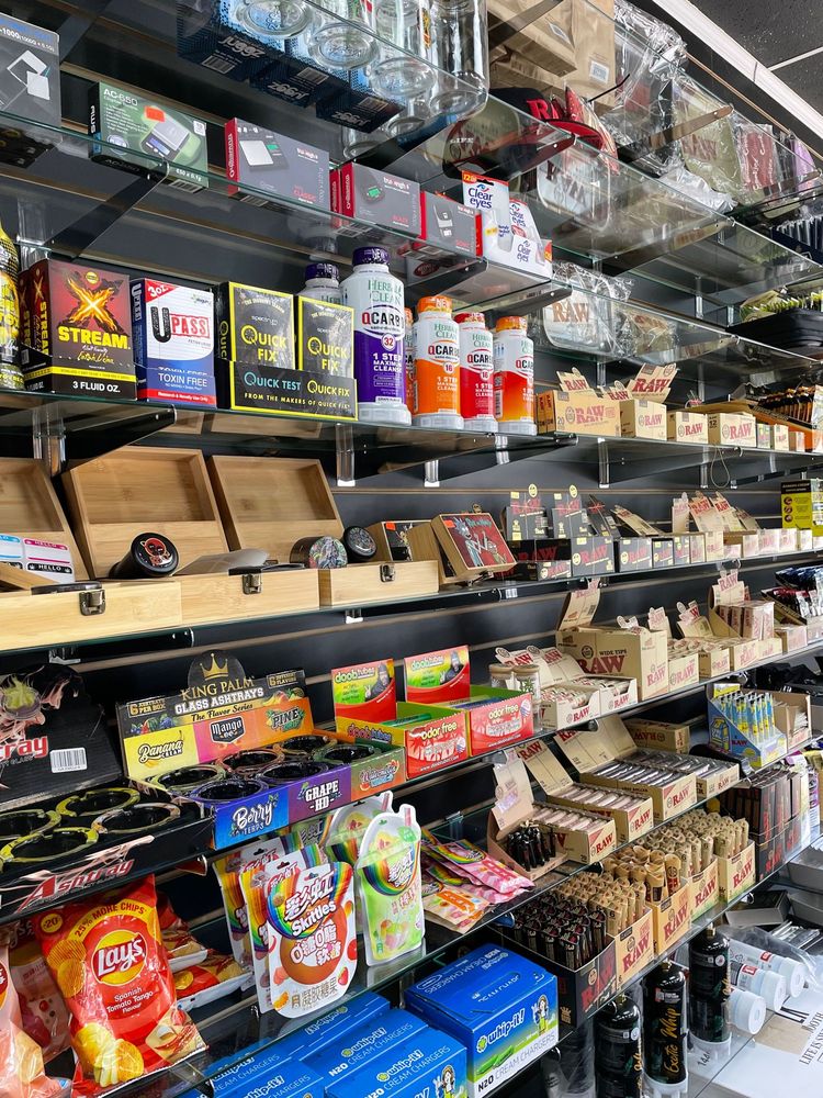 SMOKE HAVEN Updated October 2024 26 Photos 2983 Richmond Hwy