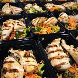 Eat Clean Meal Prep - Escondido - HONEY SRIRACHA CHICKEN + ROASTED CARROTS & BROCCOLI + GARLIC WILD RICE
