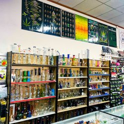Smoke Palace - Waterpipes of all sizes.