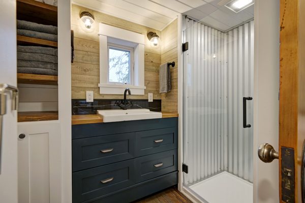 The Roost - Backyard Guesthouse by null
