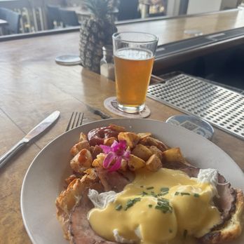 Island Lava Java - ISLAND EGGS BENEDICT - American Near Me - Kailua Kona, Hawaii