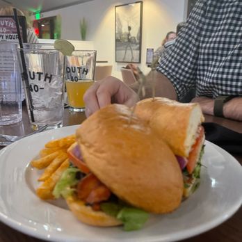 South 40 - Chicken sandwich - Bars Near Me - Reno, Nevada South 40 - Chicken sandwich - Bars Near Me - Reno, Nevada