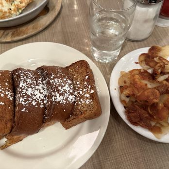 Lou Mitchell's - Grilled Thick French Toast Fresh Hash Brown Potatoes - Breakfast & Brunch Near Me - Chicago, Illinois Lou Mitchell's - Grilled Thick French Toast Fresh Hash Brown Potatoes - Breakfast & Brunch Near Me - Chicago, Illinois