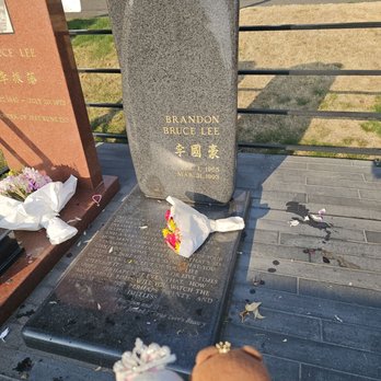 Bruce Lee and Brandon Lee Gravesite - Rest in Peace, Brandon... - Landmarks & Historical Buildings Near Me - Seattle, Washington Bruce Lee and Brandon Lee Gravesite - Rest in Peace, Brandon... - Landmarks & Historical Buildings Near Me - Seattle, Washington