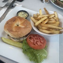 CRAB CAKE SANDWICH