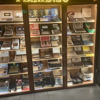 Pegadizo Cigar Lounge - Wine Bars Near Me - Fajardo, Puerto Rico Pegadizo Cigar Lounge - Wine Bars Near Me - Fajardo, Puerto Rico