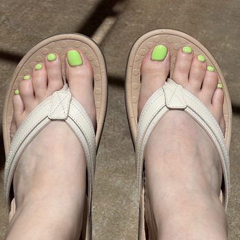 Masha Nails Spa - Soft neon green gel pedi - Nail Technicians Near Me - Santa Clarita, California